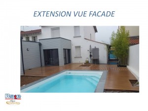 Extension bois avec terrasse et piscine